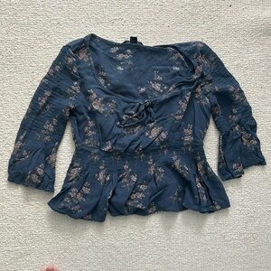 American Eagle size S blue ruched crop floral top